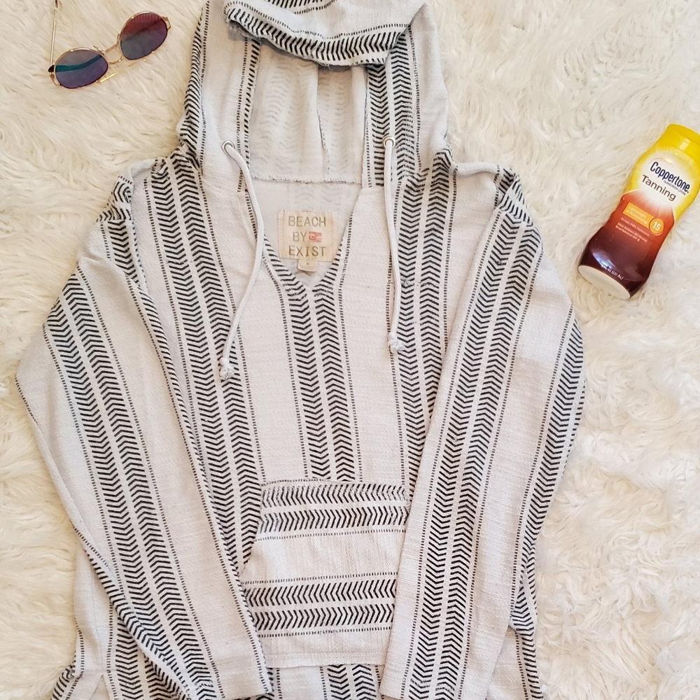 Summer pull over. Size M. Black and white. Wear over bathing suit or by itself.